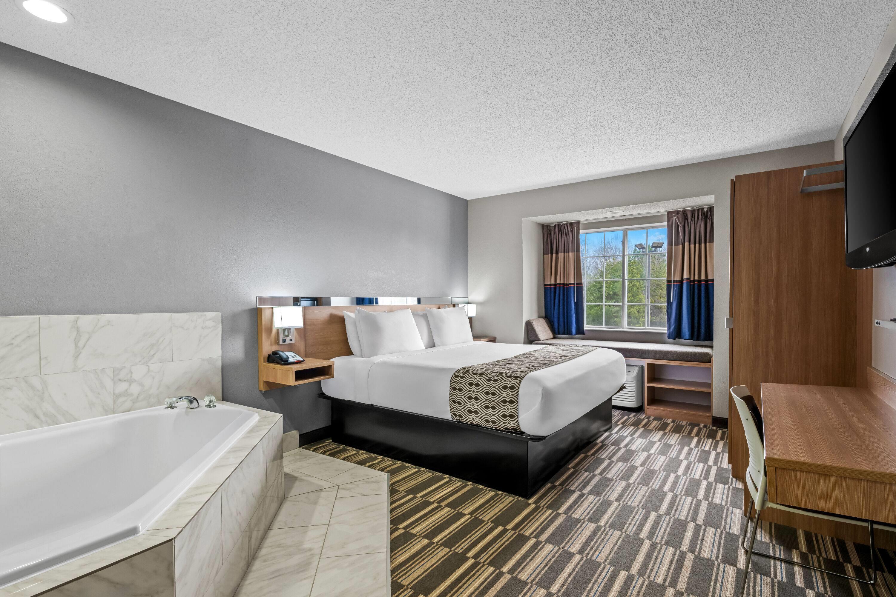 جناح استوديو ديلوكس بسرير كينج، Microtel Inn & Suites by Wyndham Statesville 3/7