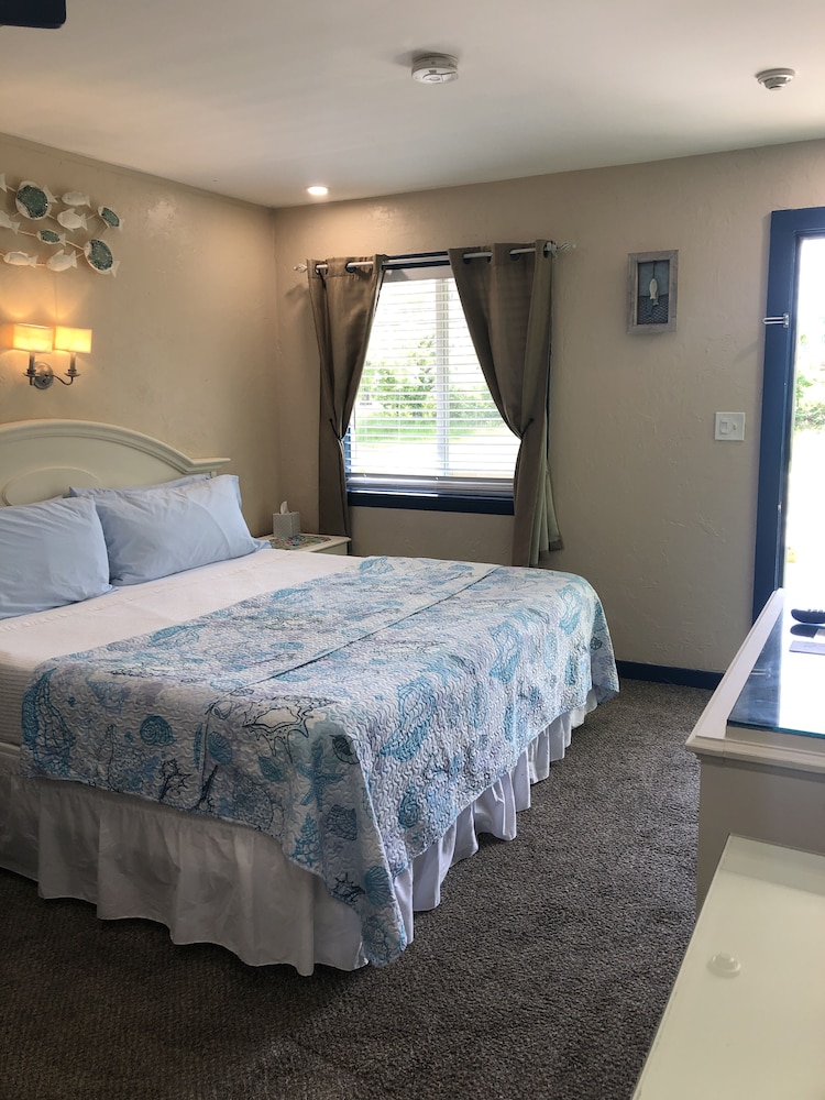 The Inn at Buzzards Bay 8/43