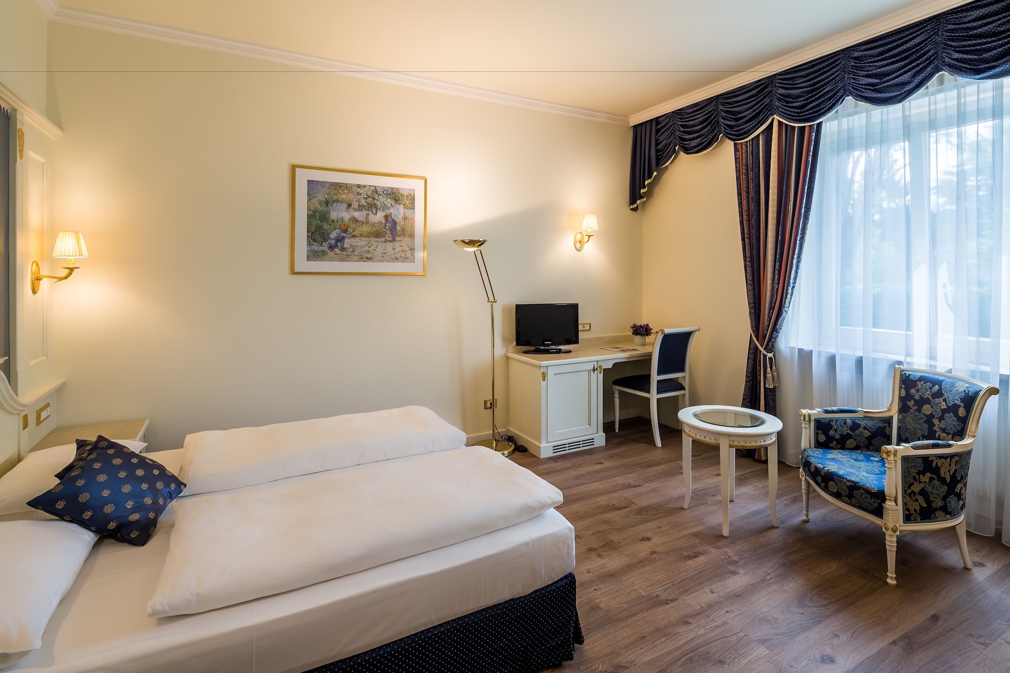 Junior Suite, Studio, King Bed, River View, Pool Side