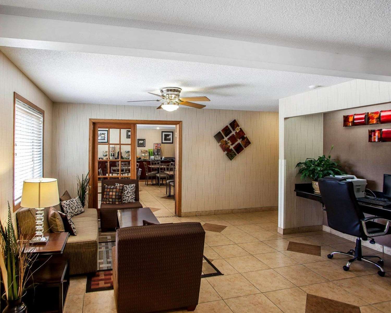 Quality Inn & Suites Davenport near I-80 21/24