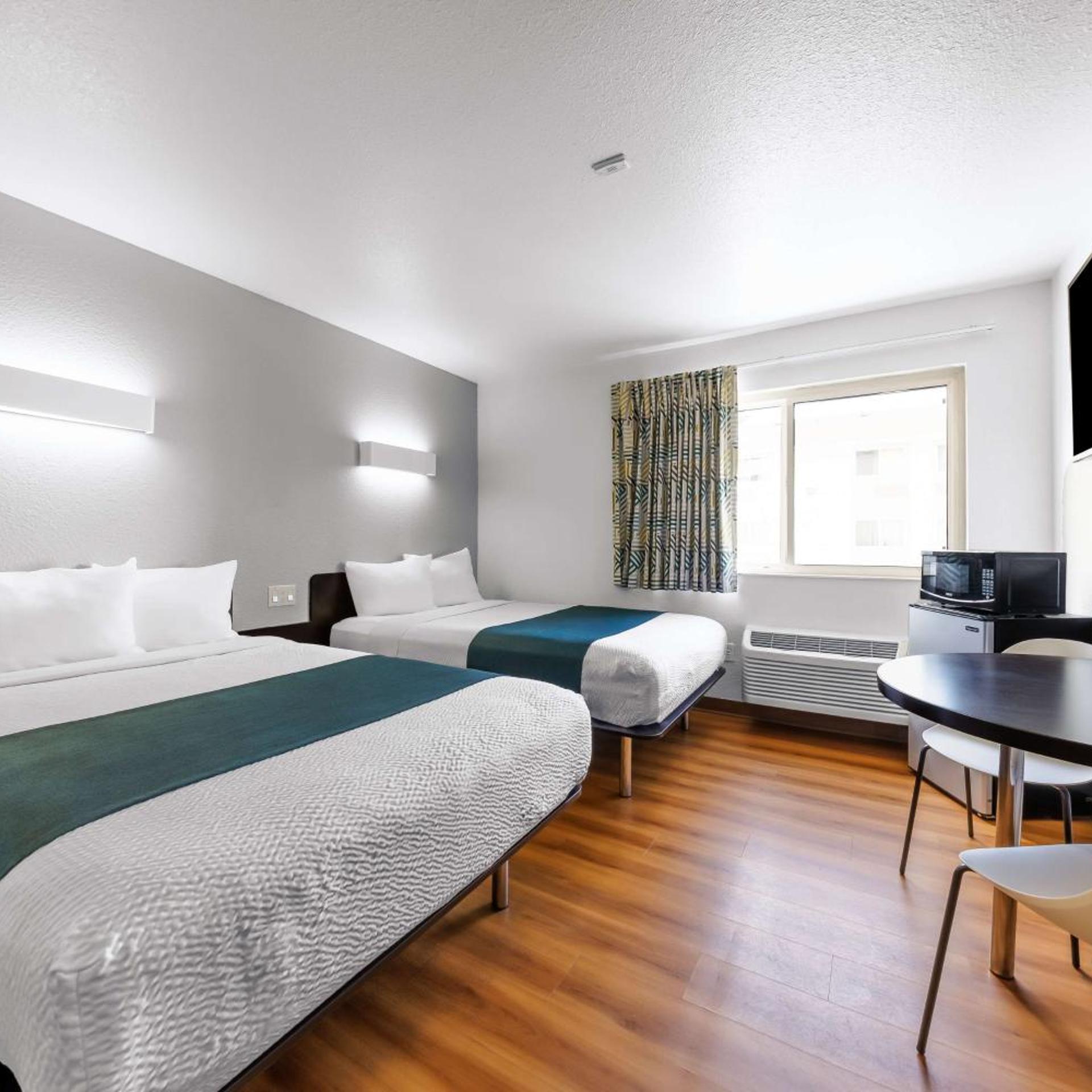 ROOM, QUADRUPLE