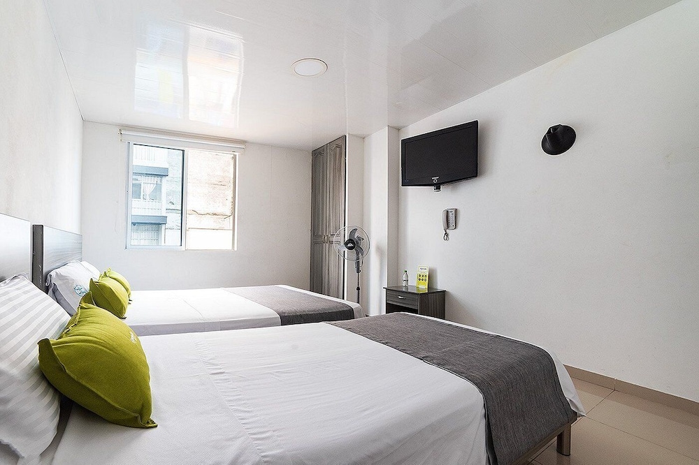 Hotel Exito 7/30