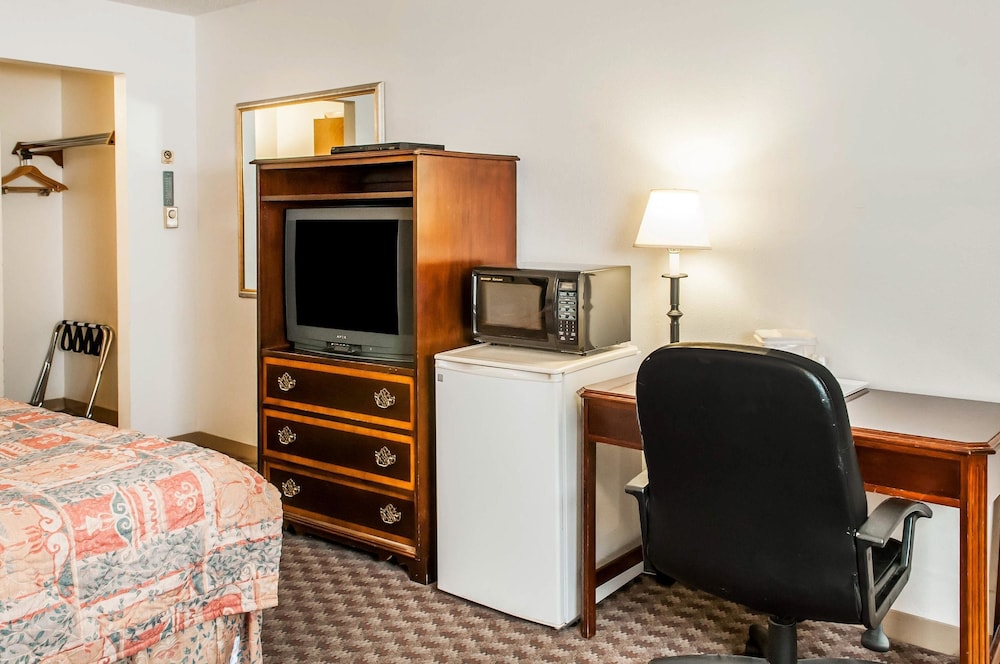 Econo Lodge Eagle Nest 11/25