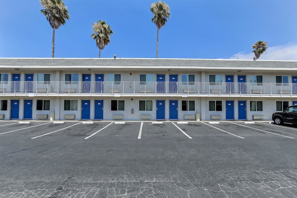 Motel6 Pleasanton, CA 10/63