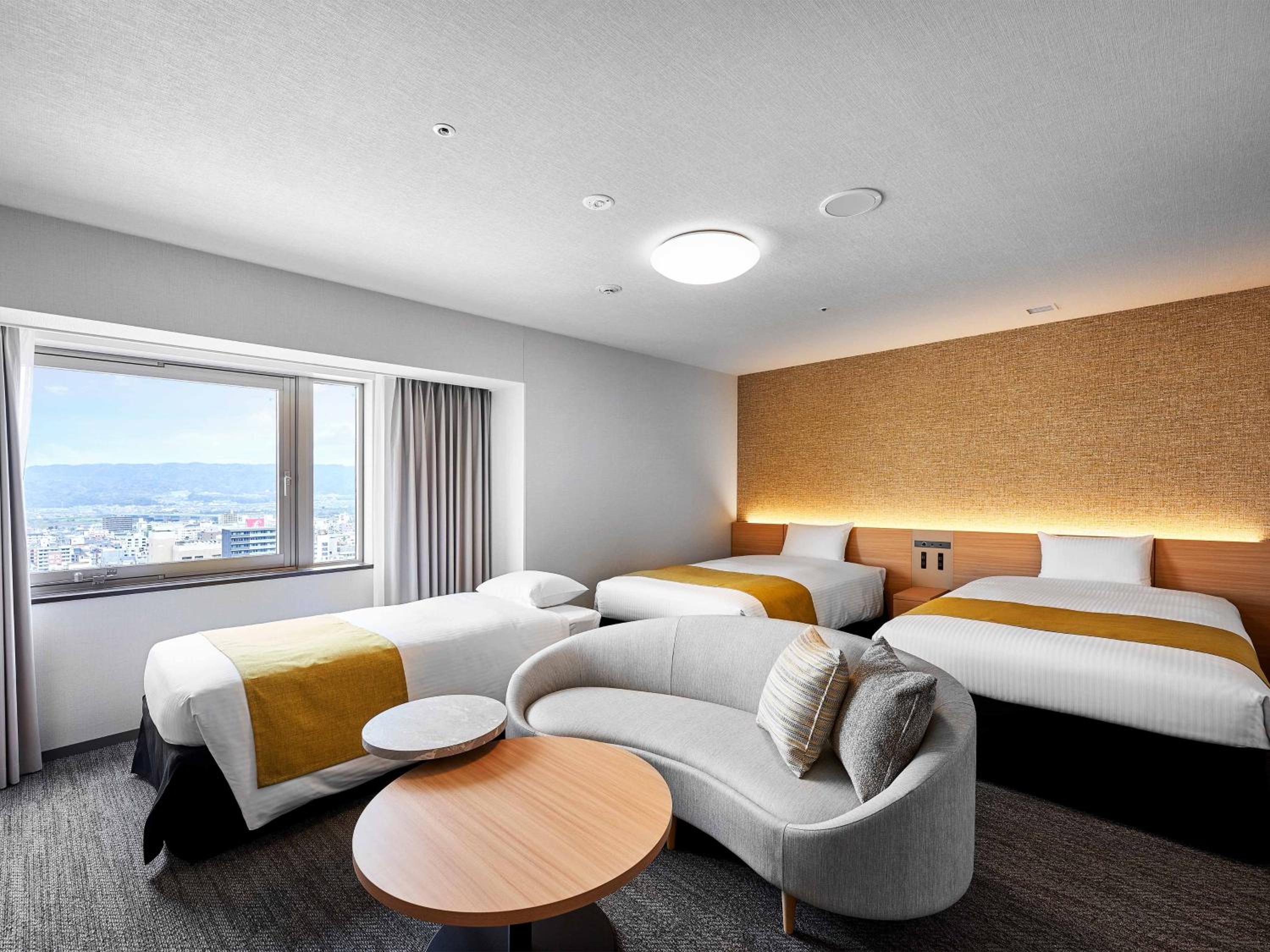 Deluxe, Twin Beds, Old Port View