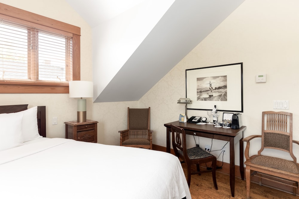 CLASSIC, QUEEN BED