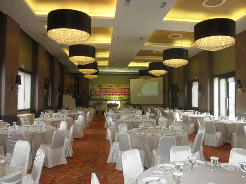The Oxalis Regency Hotel Magelang 24/46