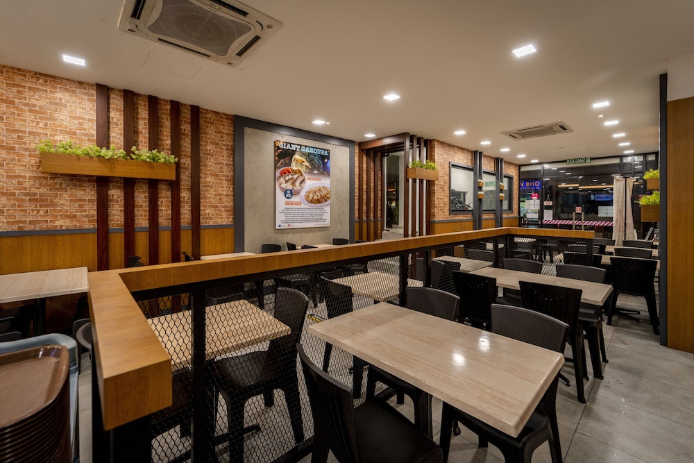 East Riverine Boutique Hotel 40/45