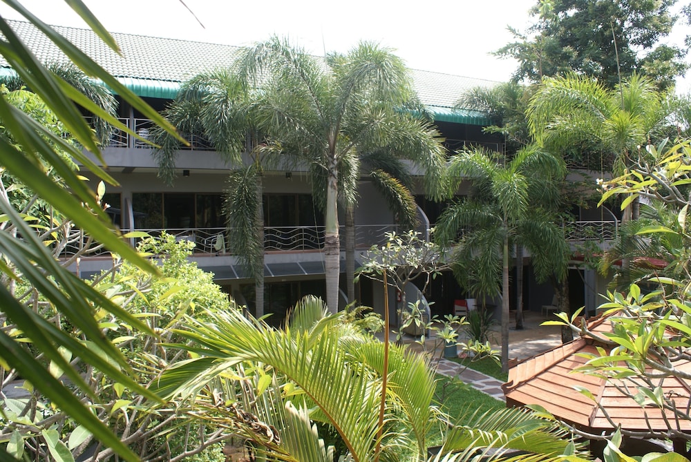 Momento Resort 6/78