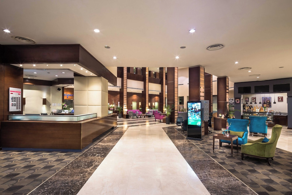 Holiday Inn Al Qasr 8/50