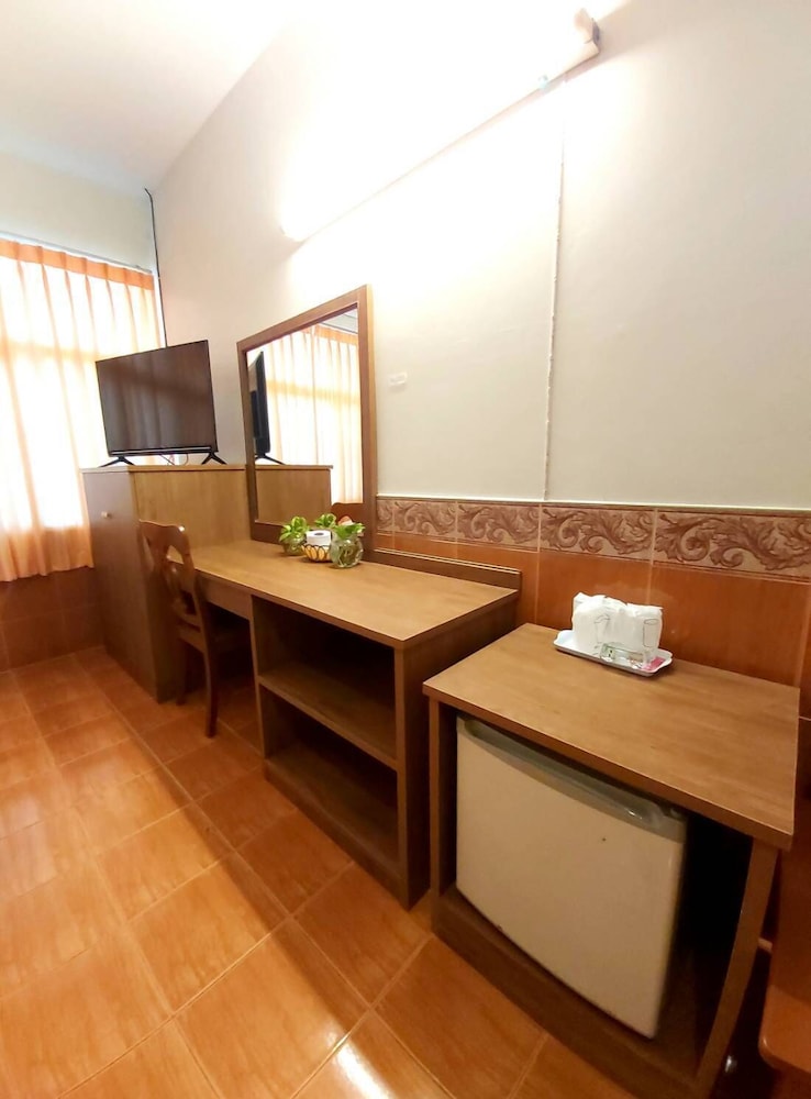SURIWONG CHUMPHON HOTEL 51/59