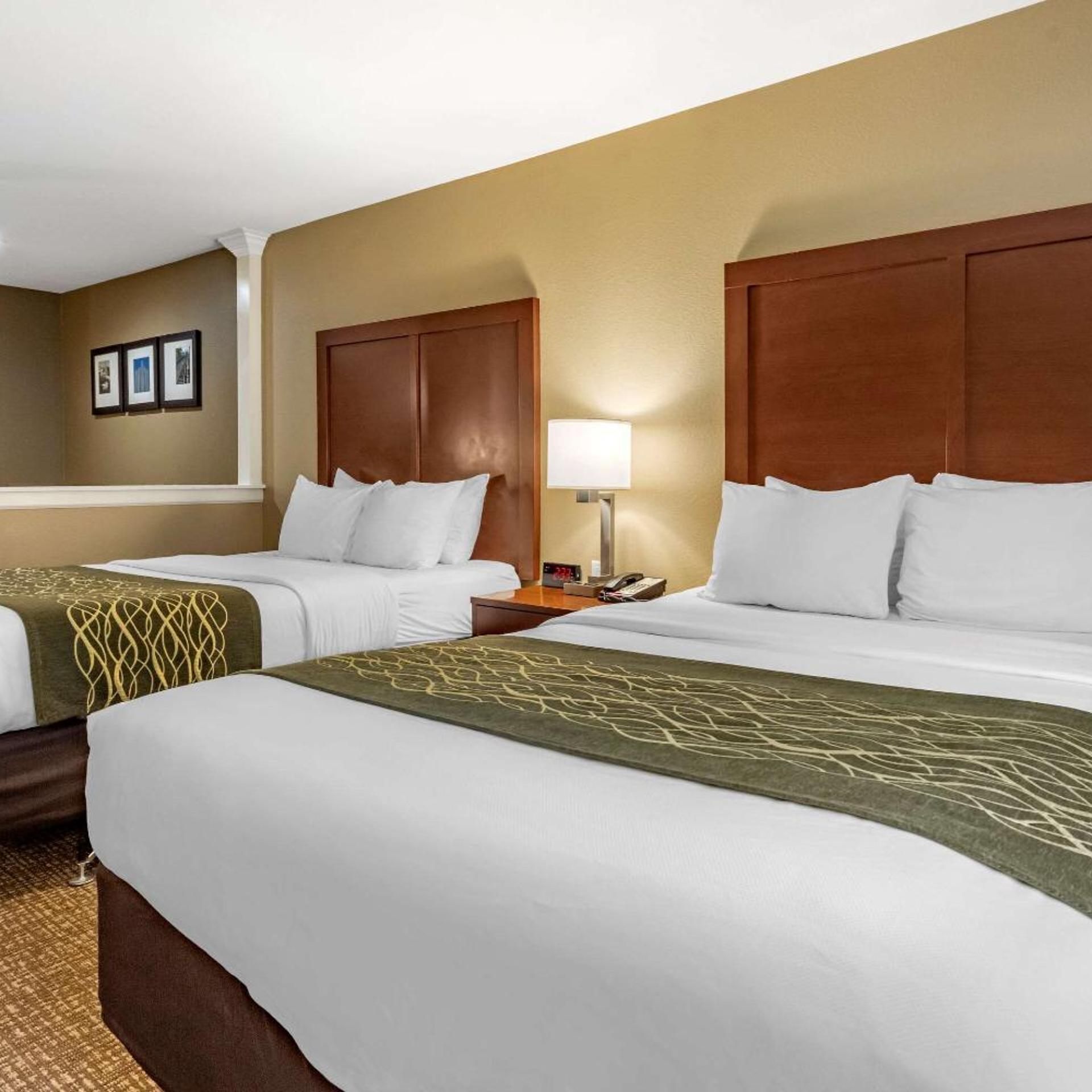 Comfort Inn & Suites 10/40
