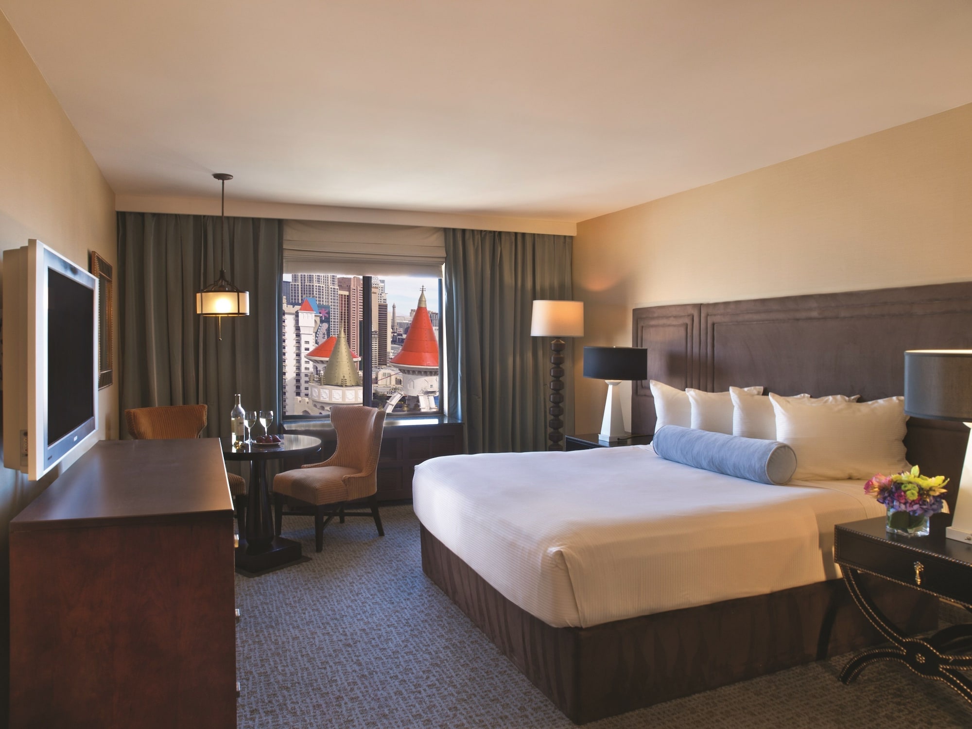 RENOVATED, KING BED, RESORT TOWER
