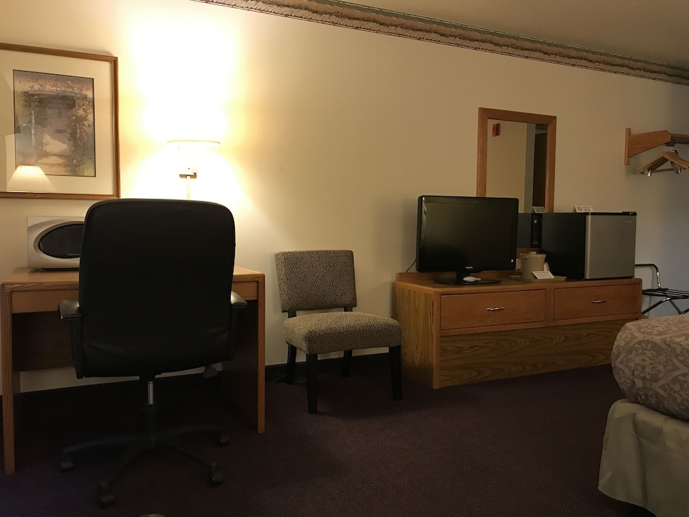 Fairbridge Inn Suites In Thorp Wi 32/47