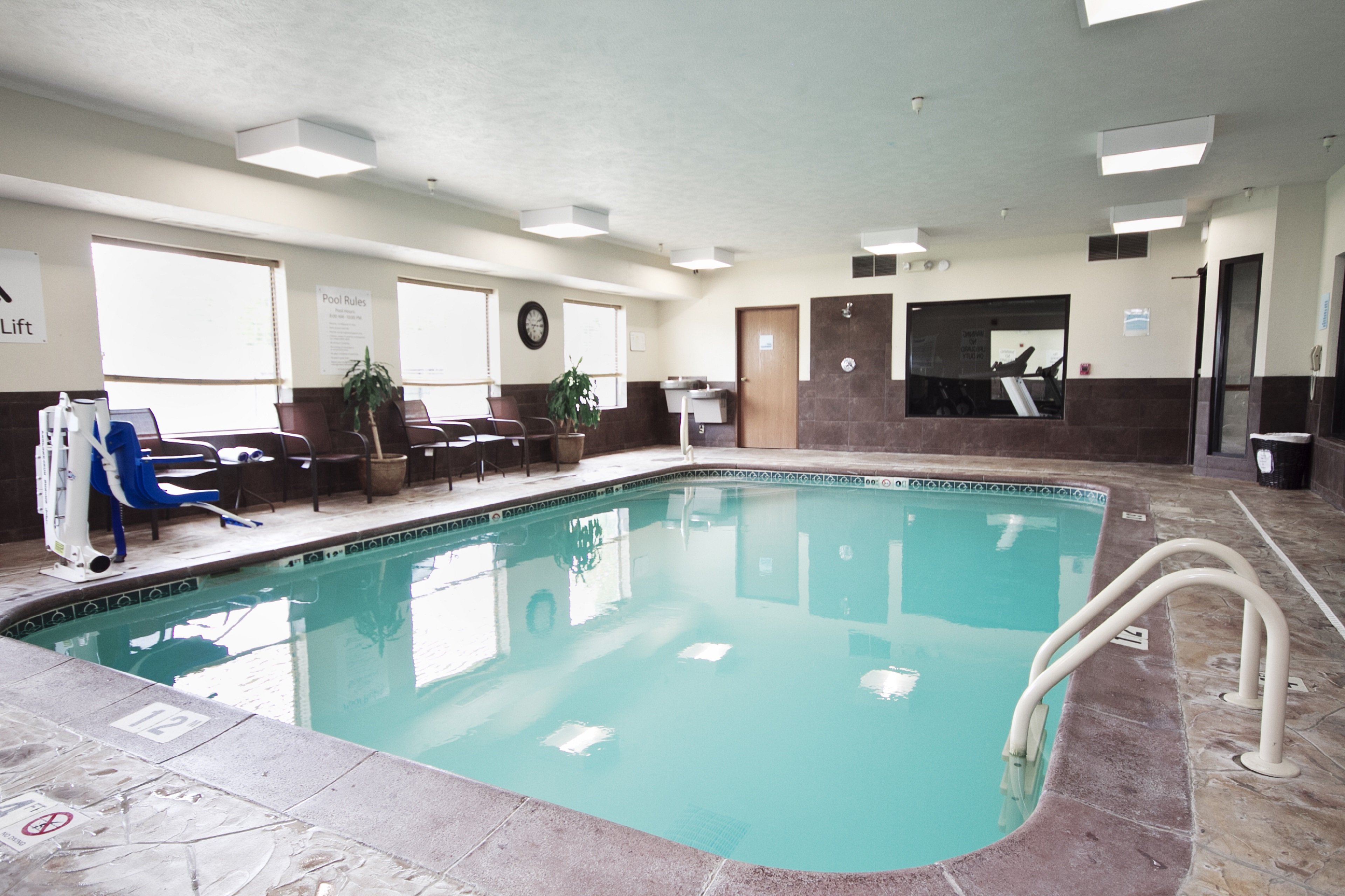HOLIDAY INN EXPRESS ADRIAN 26/48