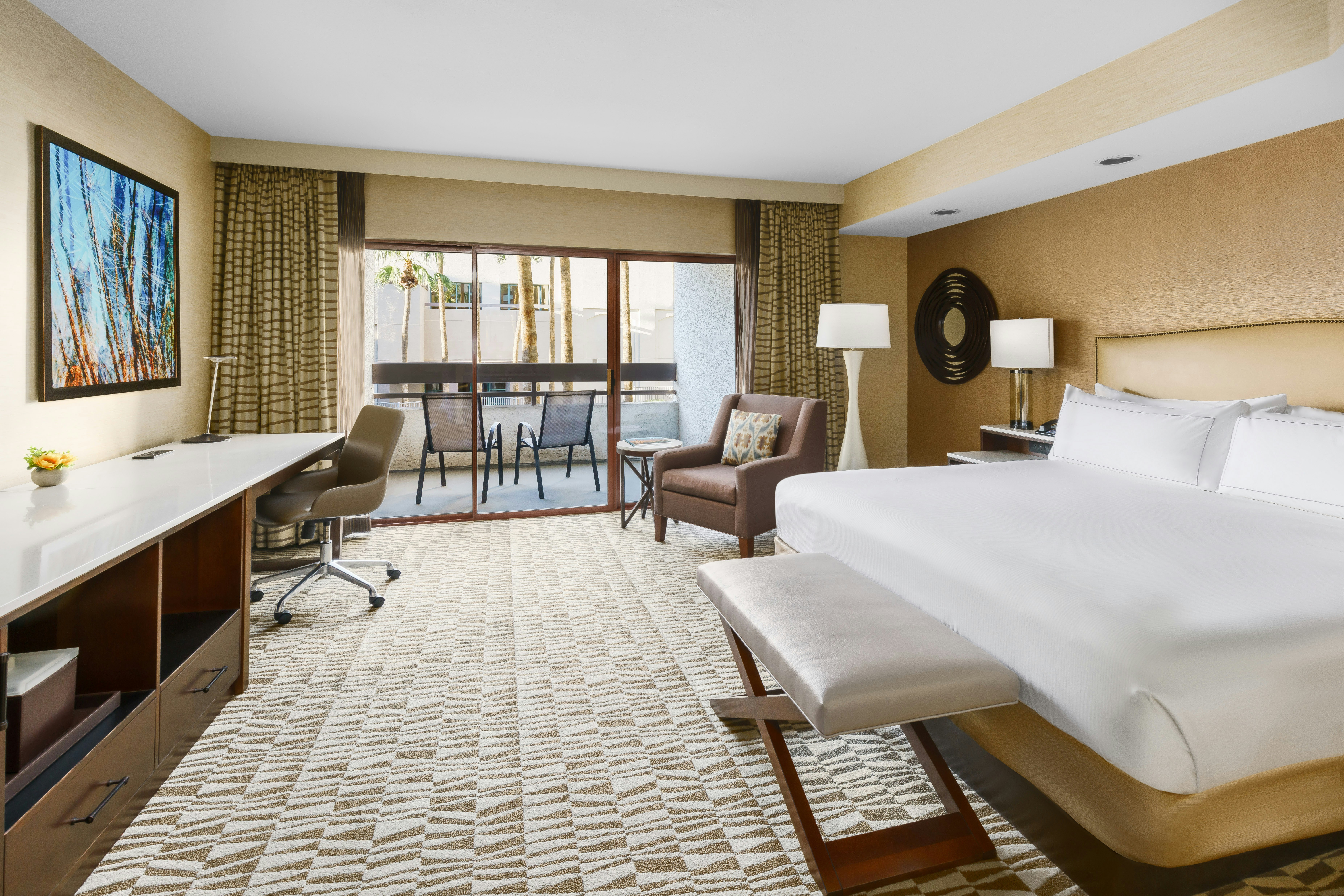 ROOM, KING BED, EXECUTIVE LEVEL