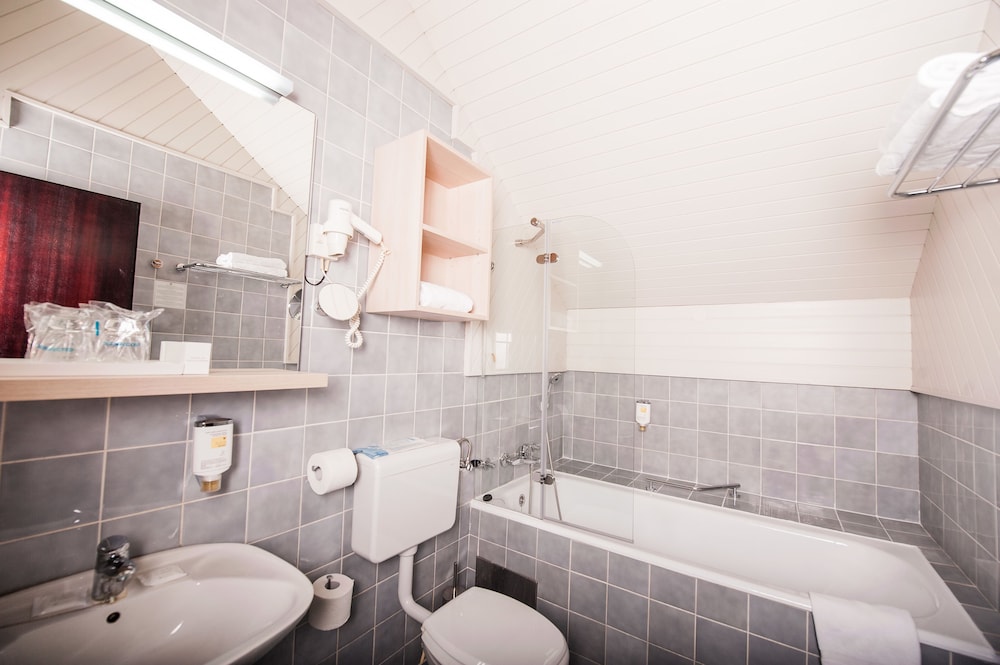 Hotel Zagreb - Health & Beauty 74/76