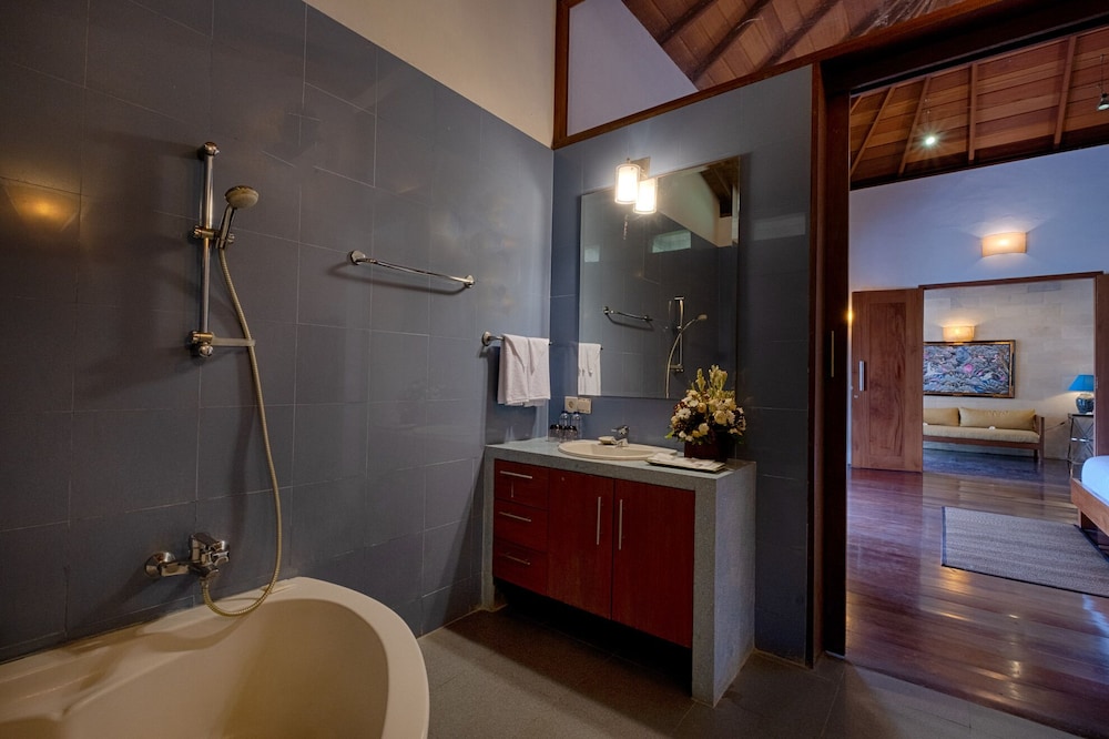 Kutus Kutus Ketewel Villa 33/34
