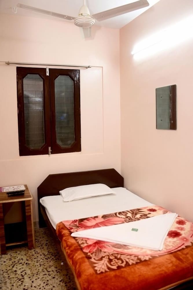 Hotel Parag 9/18