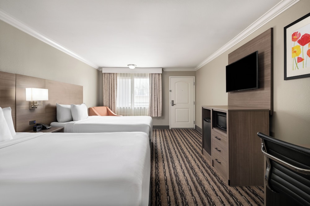 Solara Inn and Suites 15/33