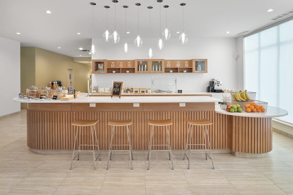 Element Edmonton West 4/36