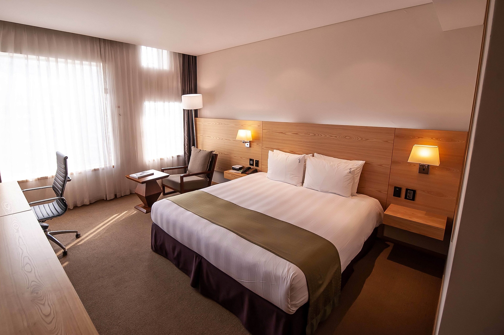 STANDARD, KING BED