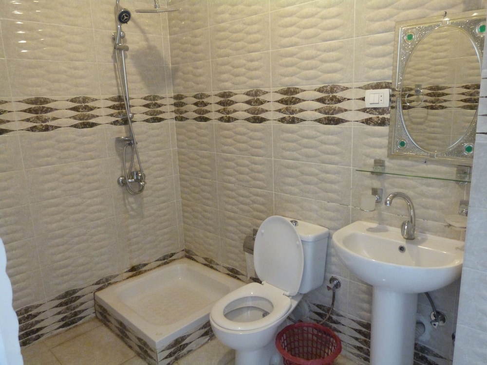 Gold Ibis Hotel 48/50