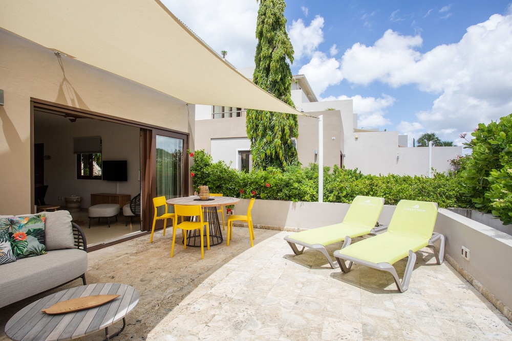 Blue Bay Curacao Golf and Beach Resort 72/78