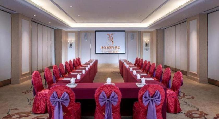Vienna International Hotel (Chengdu Global Center New Convention & Exhibition) 43/47