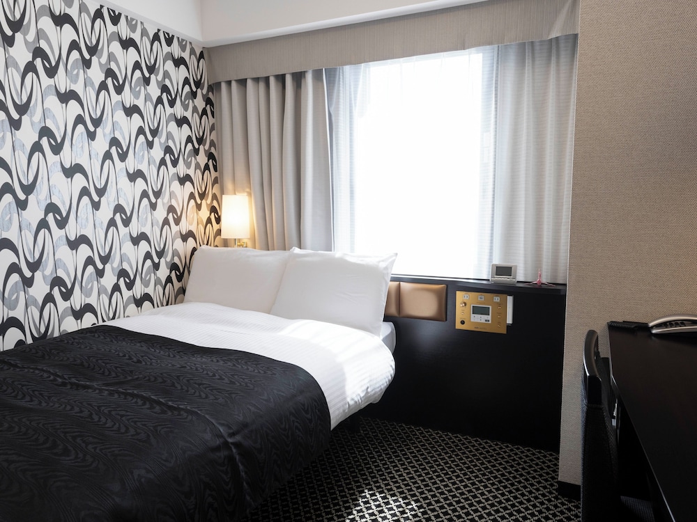 ROOM, SEMI DOUBLE BED