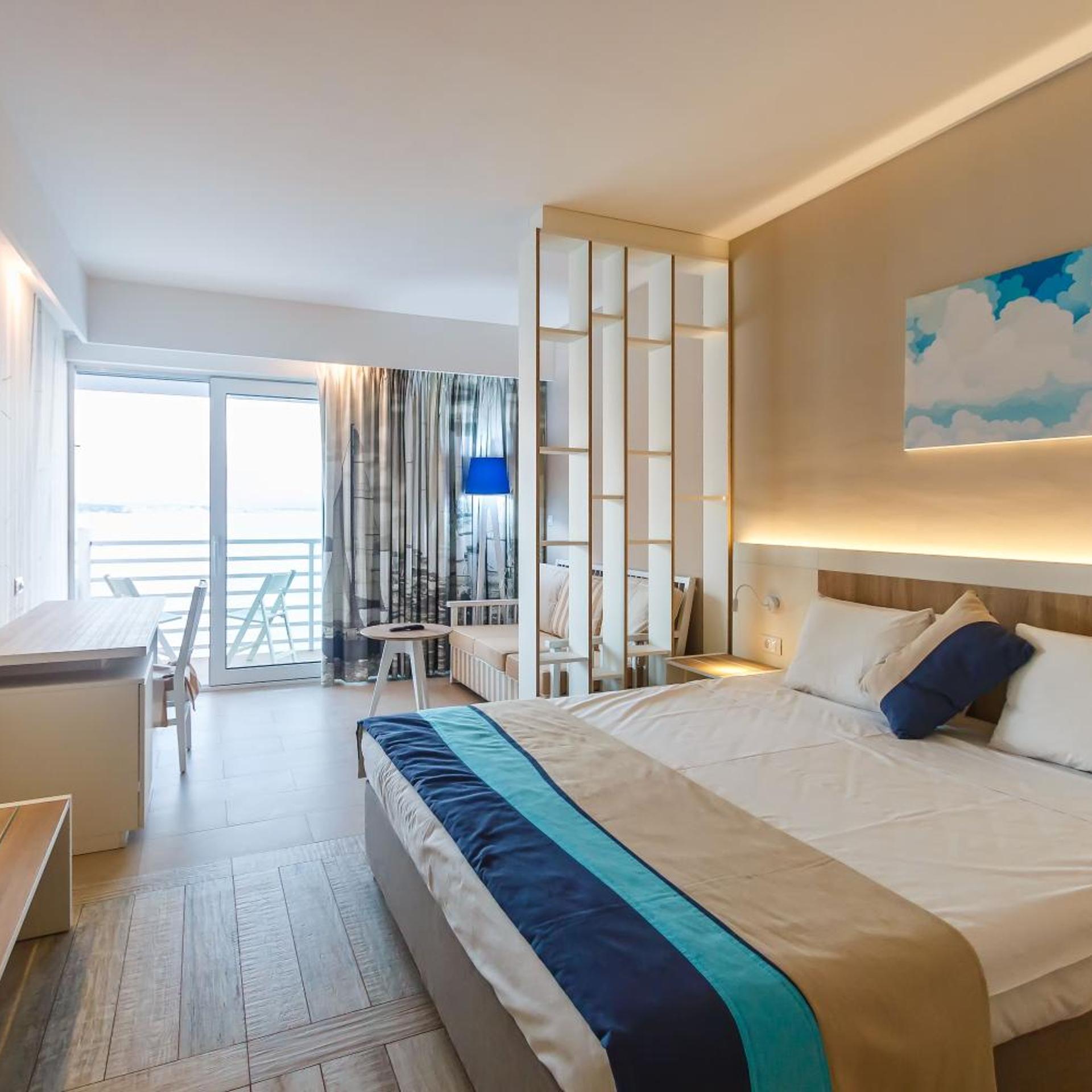 Room at Carine Hotel Delfin, BIJELA