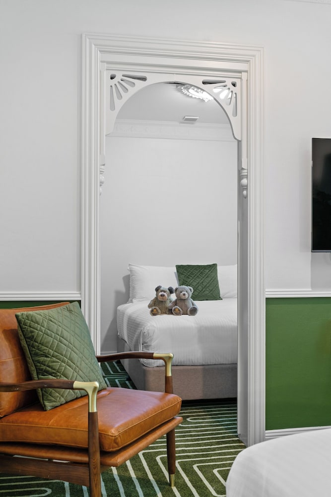 The Charrington Boutique Hotel 44/58