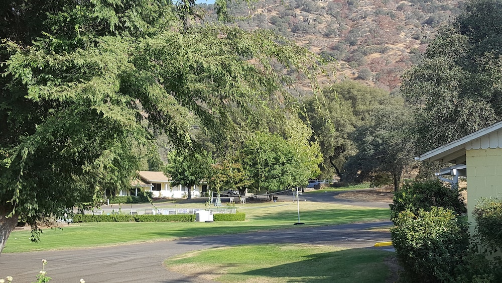 Lazy J Ranch-Americas Best Value Inn 34/52