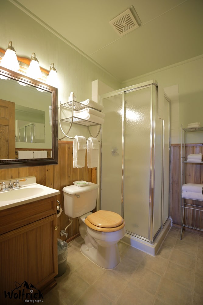 Jewel Lake Bed Breakfast 47/50
