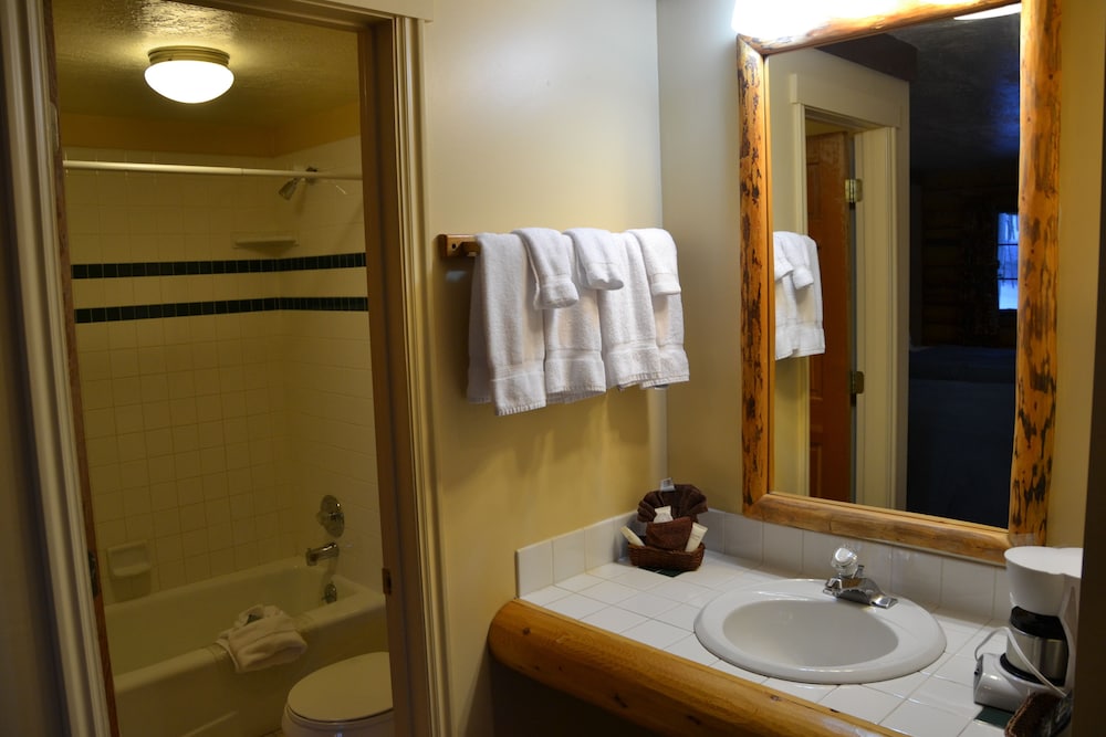 Daniels Summit Lodge 50/50