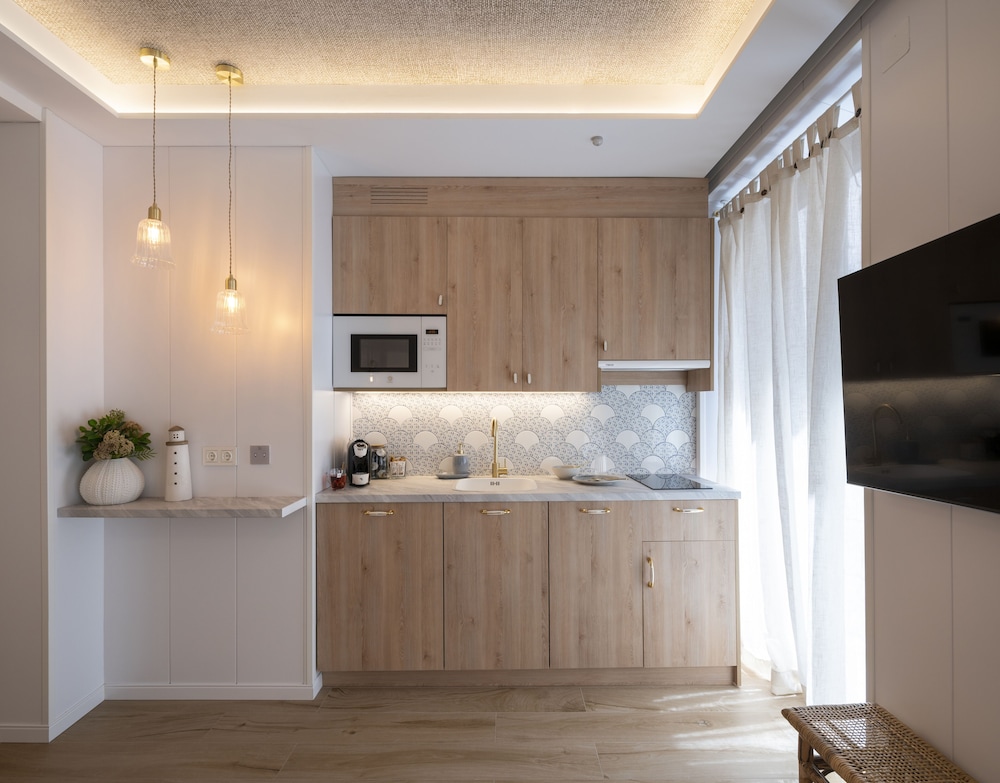 Palatina Concept Suites 8/90