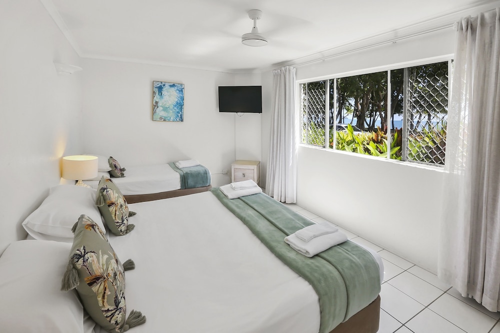 2 BEDROOMS, APARTMENT, BEACH SIDE