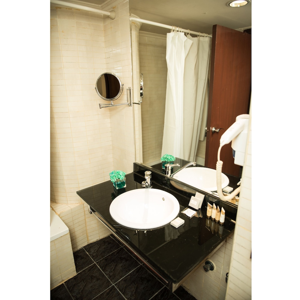 Cherry Maryski Hotel 42/50