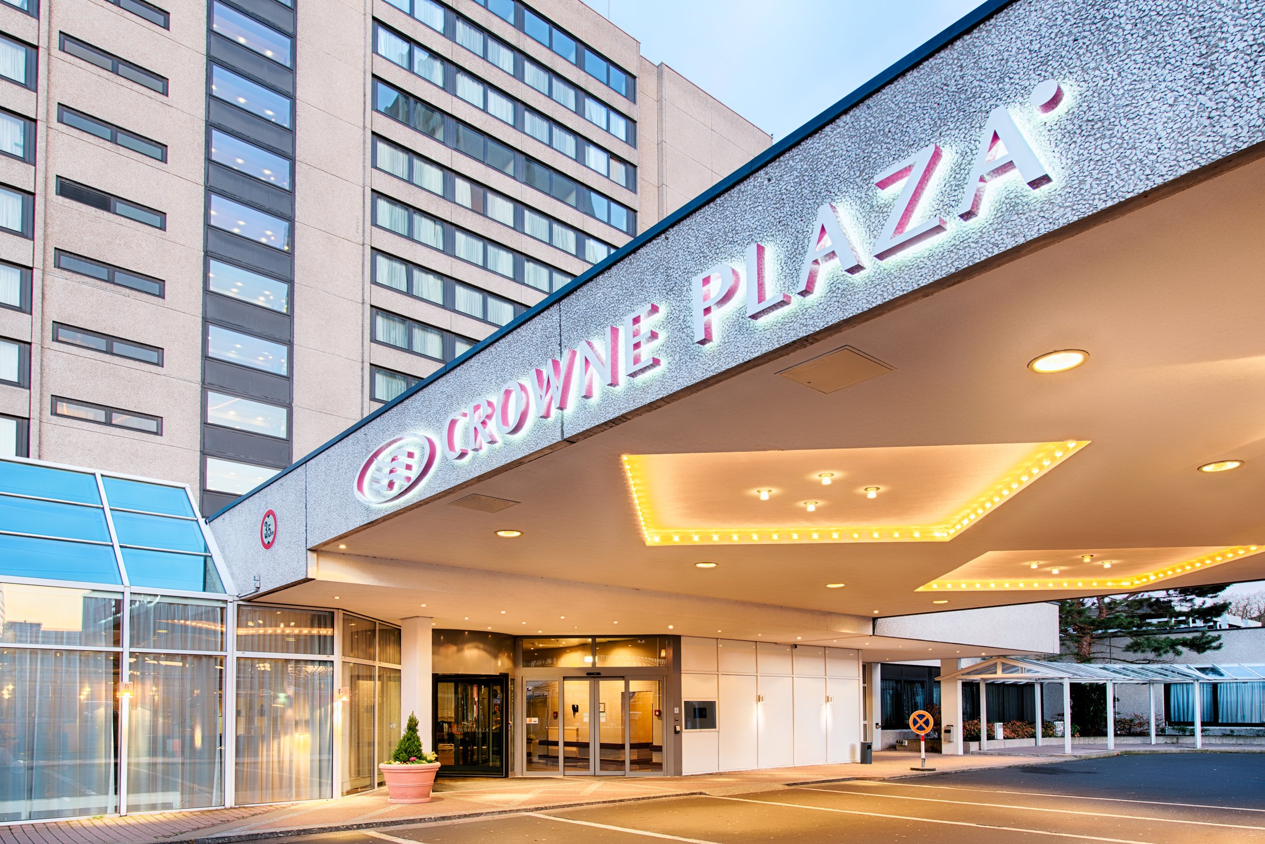 Crowne Plaza Frankfurt Congress Hotel 4/79