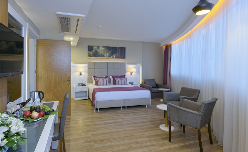 Asia Beach Resort & Spa Hotel 24/74