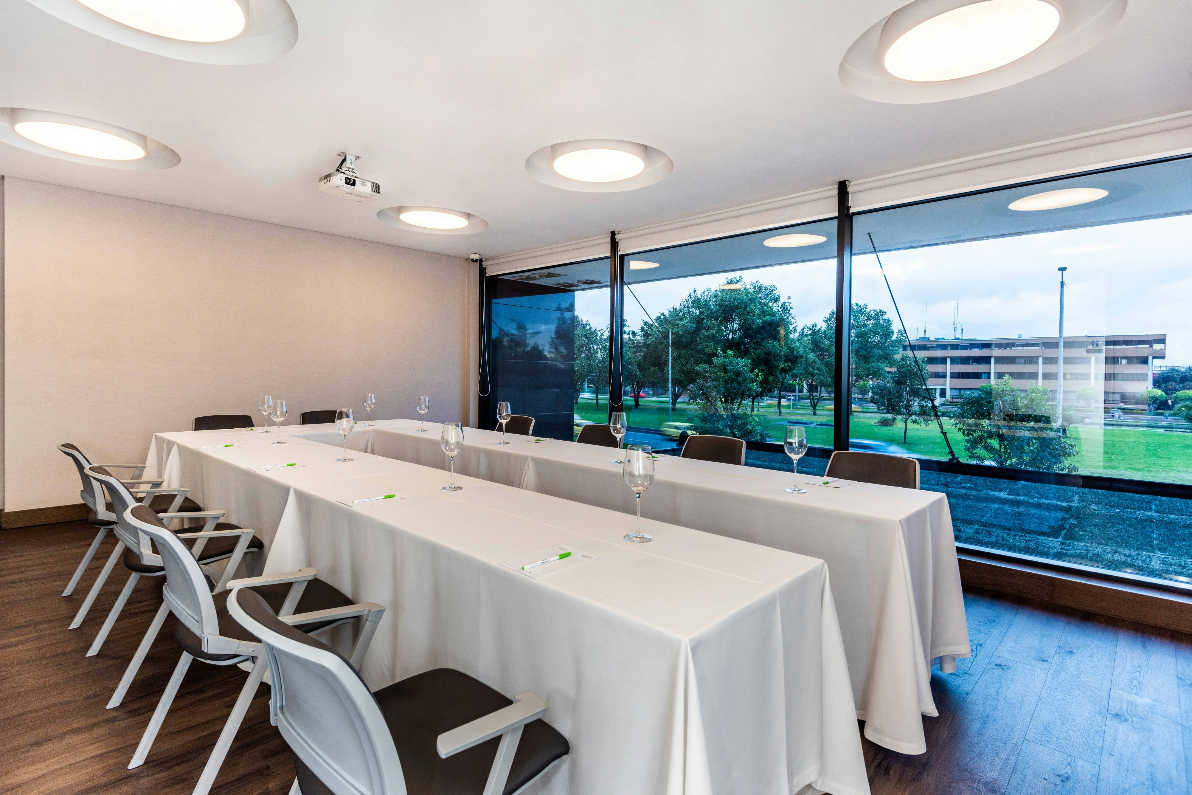 Courtyard By Marriott Bogota Airport 63/65