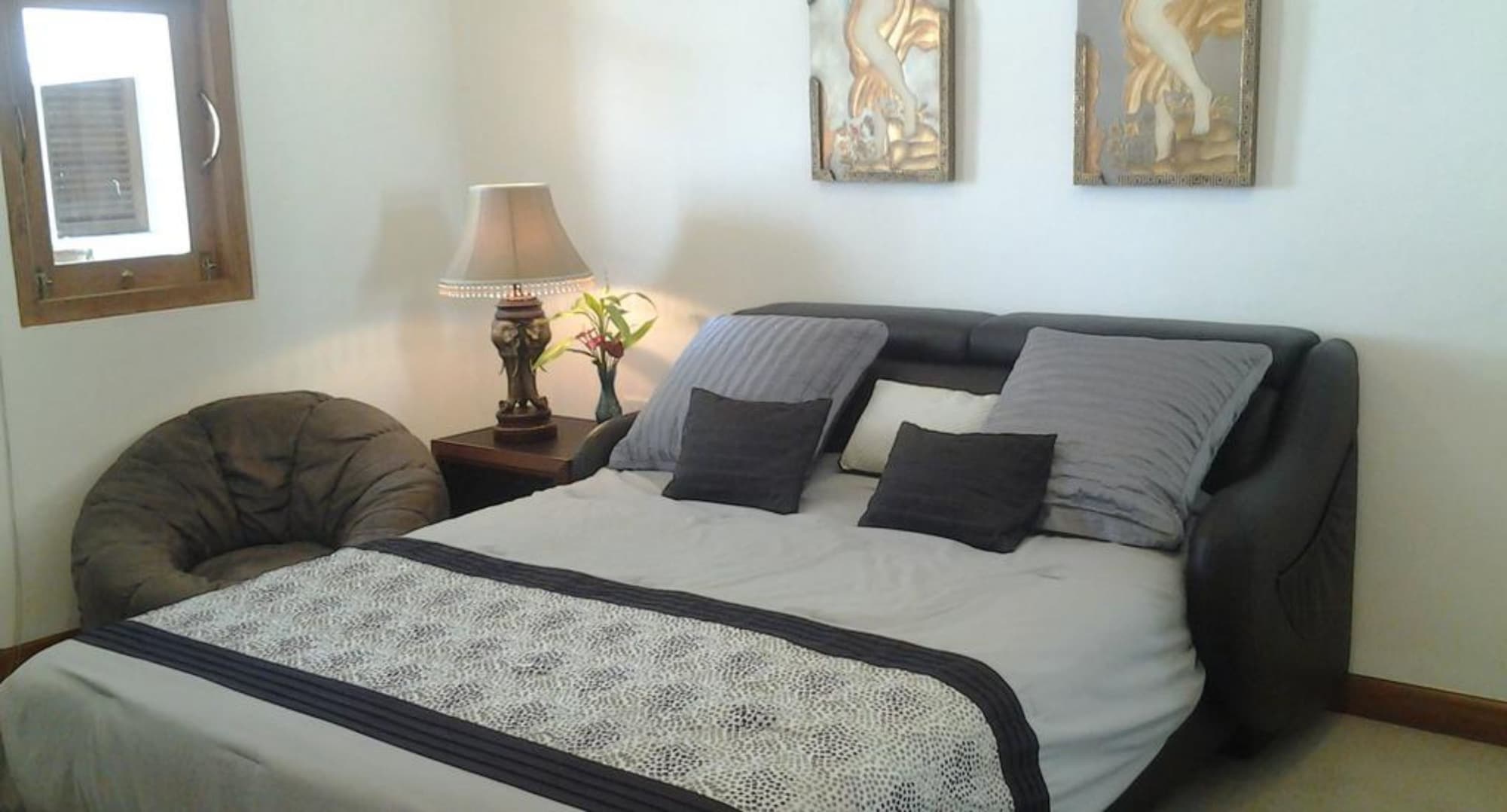 DELUXE, SUITE