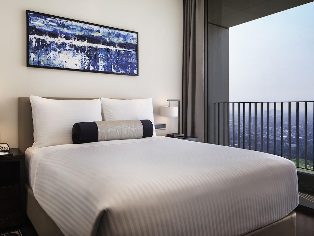 2 BEDROOMS, SKY, SUITE, KING BED