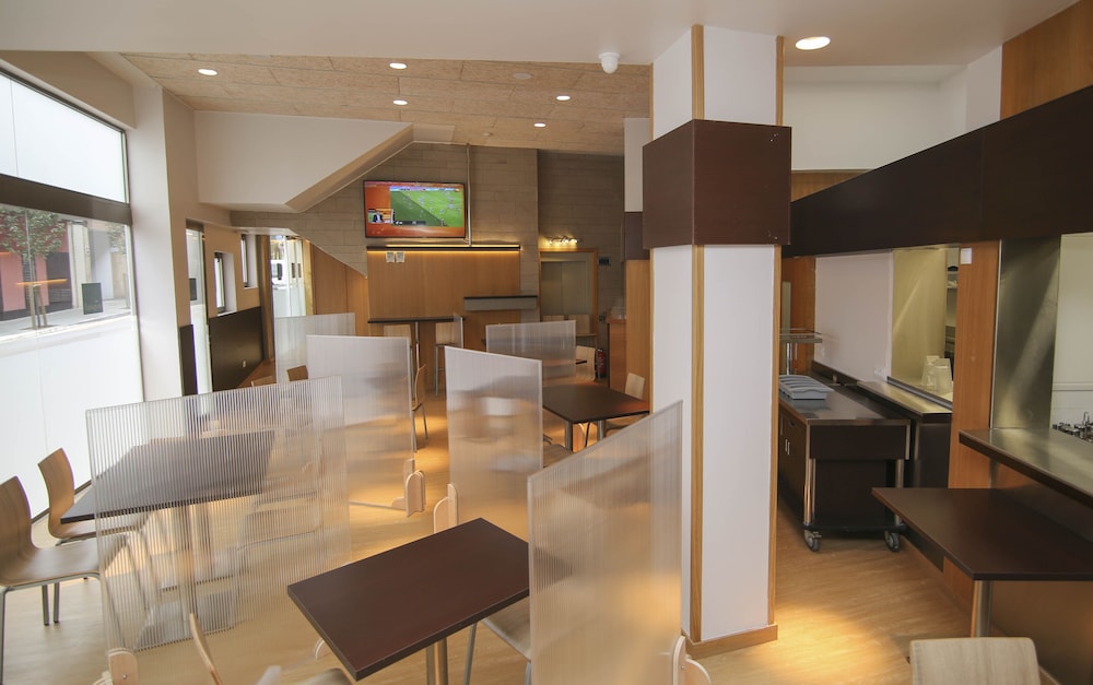 Hotel Esplugues 27/35