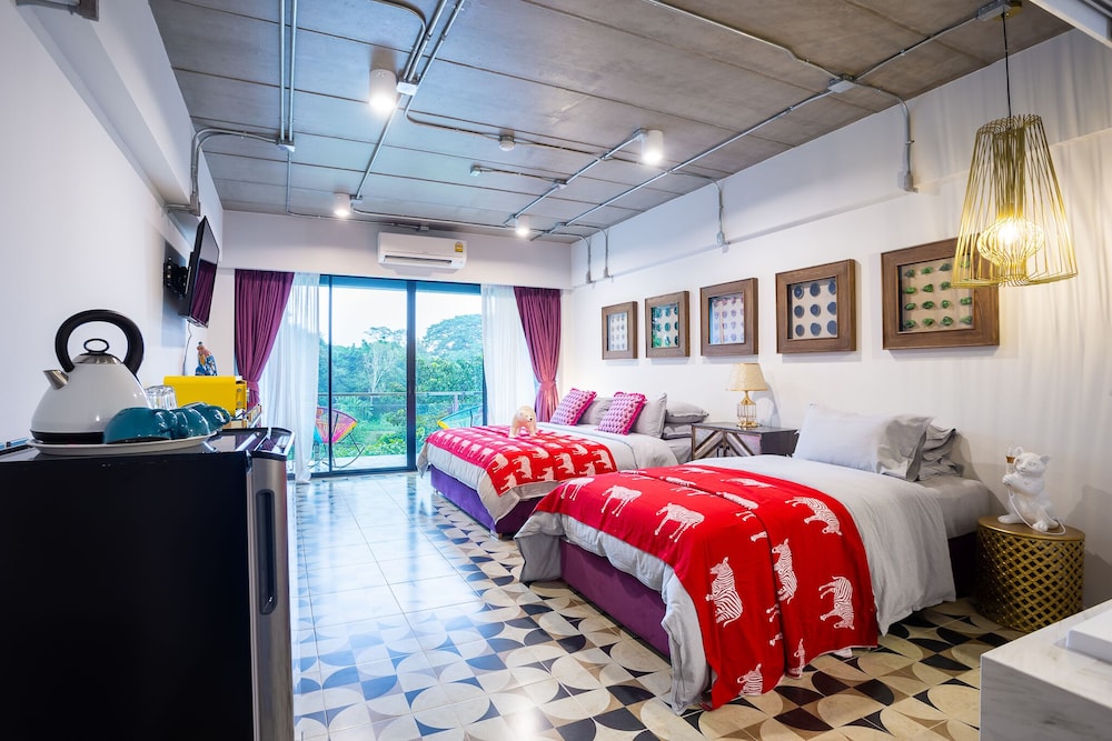 River Art Hotel 61/73