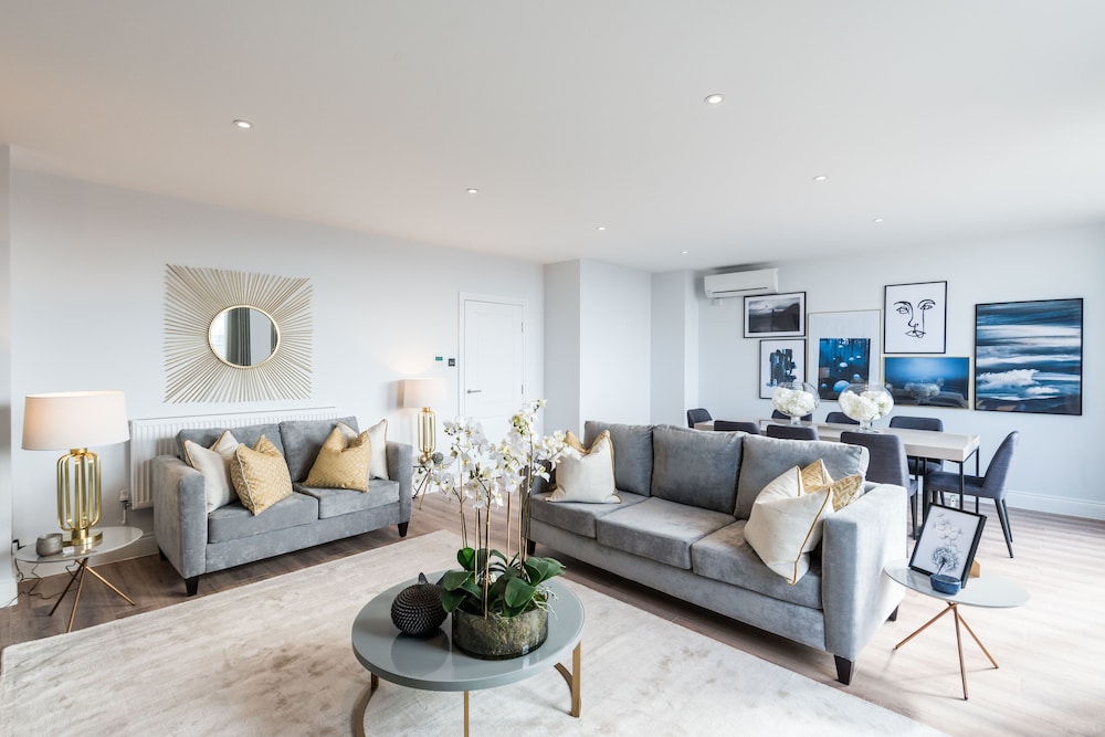 The Carlyle 30/60