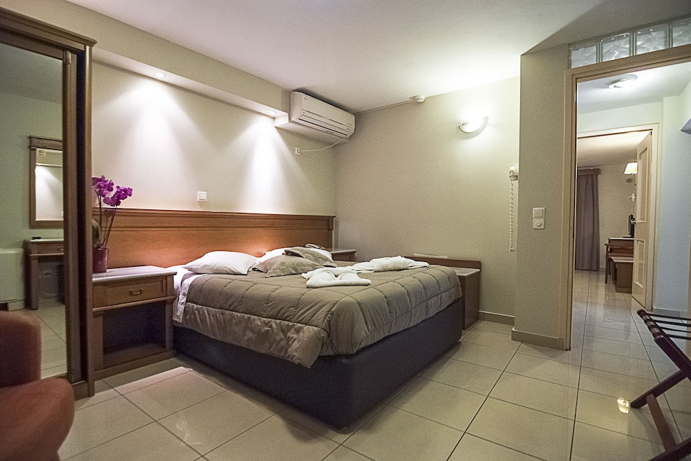 Fedriades Hotel 19/77