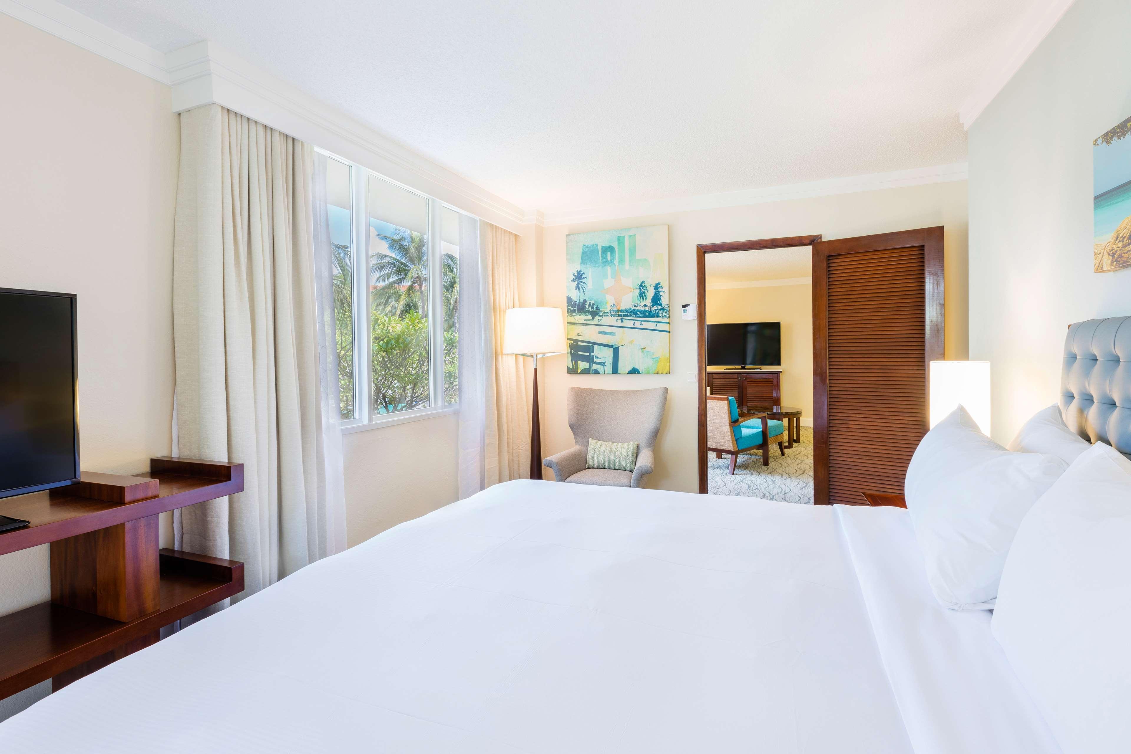SUITE, KING BED, FRENCH BALCONY, BONAIRE TOWER
