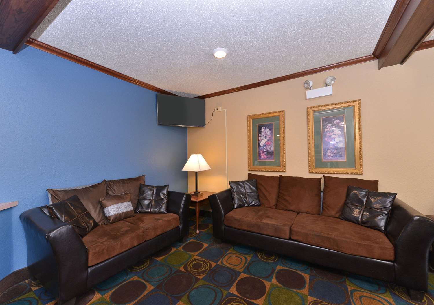 Days Inn by Wyndham Waukegan 14/17