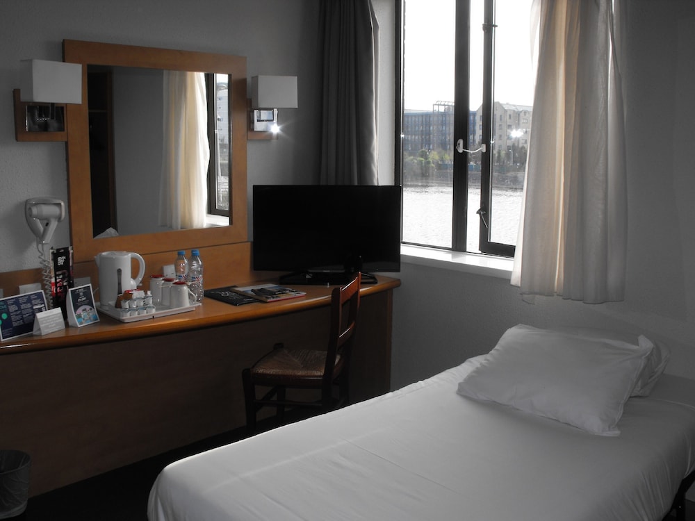 Travelodge Liverpool Central Queens Dock and Arena 7/27